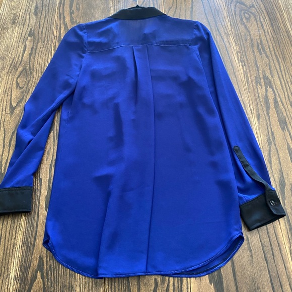 Beautiful Button-Down Blouse - Picture 5 of 11